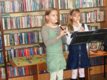 Helenka a Slávka Hyclákové zo ZŠ Grösslingová hrajú na flautách
